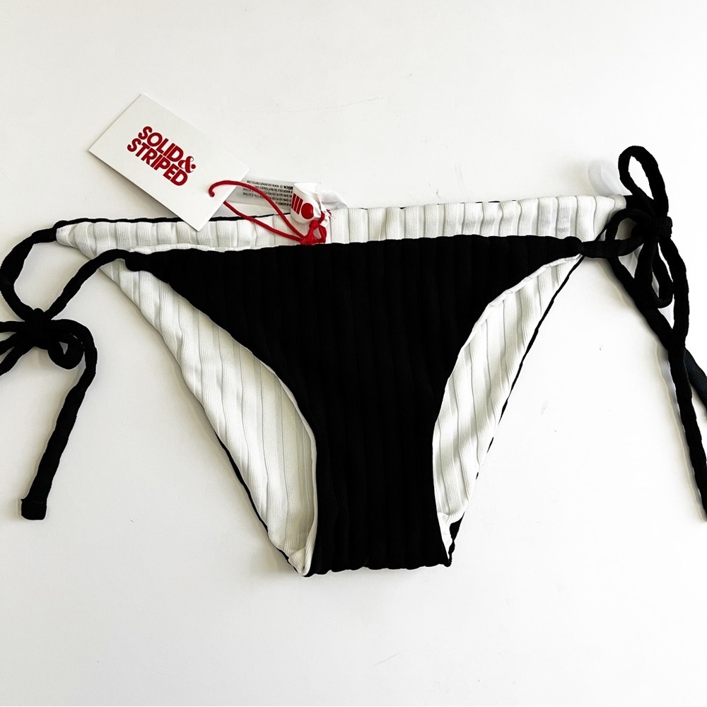 SOLID & STRIPED The Iris Reversible Bottom Solid Rib Blackout Marshmallow black